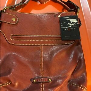 Axcess Chestnut Leather Messenger Bag